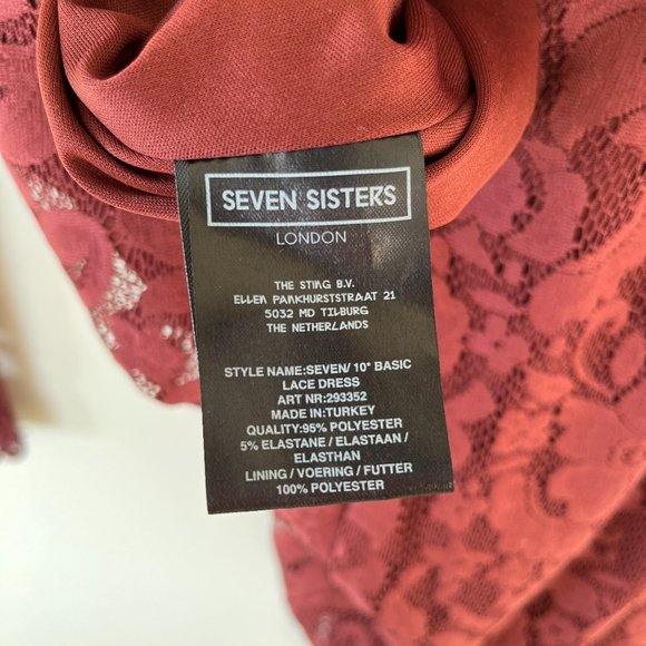 Red lace dress - Picture 4 of 5